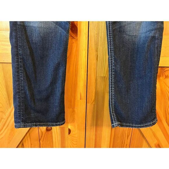 Silver Womens Suki Dark Wash Distressed Capri Jeans Embroidered Pockets Size 29 - Picture 3 of 8